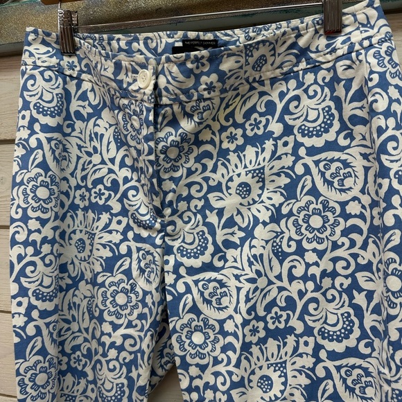Talbots The Perfect Skimmer Pants 8P Blue White Floral Pattern - Picture 2 of 6